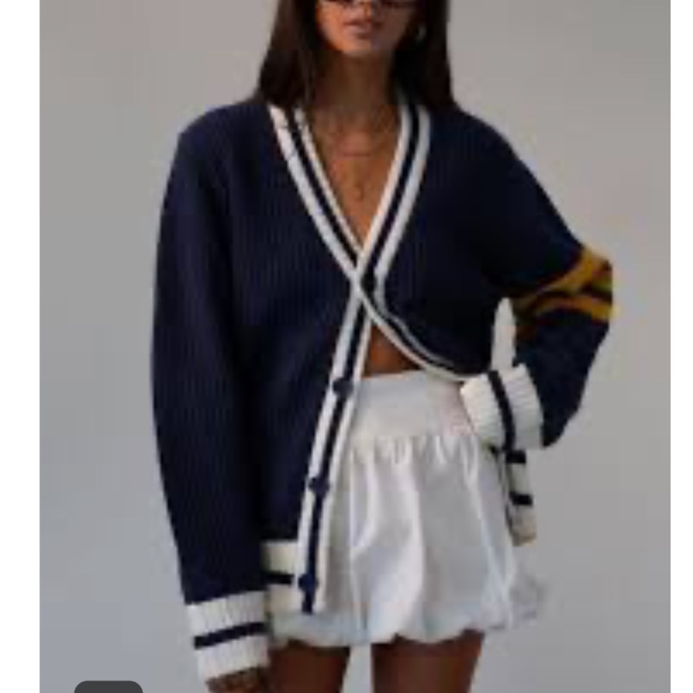 FRENCH CONNECTION VARSITY STYLE VNECK LONG SLEEVE RIB BOTTOM SWEATER BLUE SIZE L - Picture 2 of 13